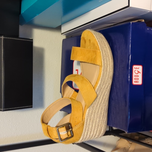 Shoes - Scoop